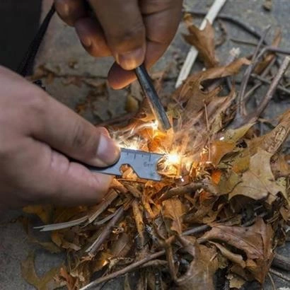 Acil Durum Magnezyum Çubuk Çakmaktaşı Hayatta Kalma Ateş Başlatıcı Çakmak Kiti Düdük Hediyel ( Lisinya )