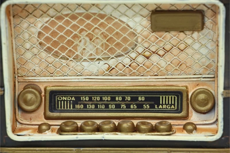 Vintage Tasarım Dekoratif Metal Radyo ( Lisinya )